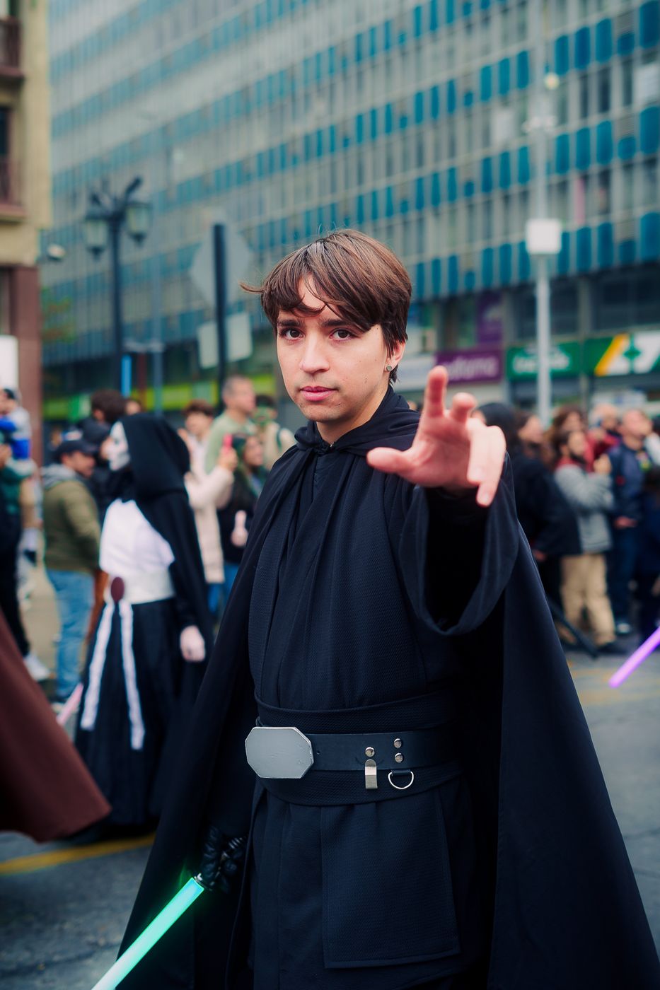Personaje en desfile por la ciudad